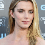 Betty Gilpin American Actess