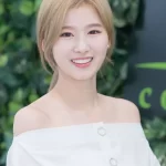 Minatozaki Sana Japanese Singer